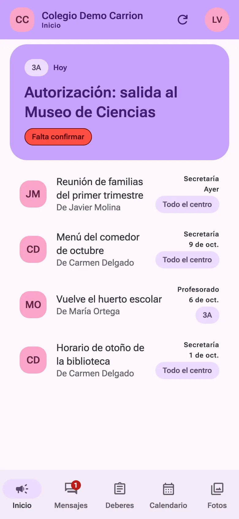 La app en un móvil: el inicio del colegio de demostración, con el comunicado más reciente pendiente de confirmar.