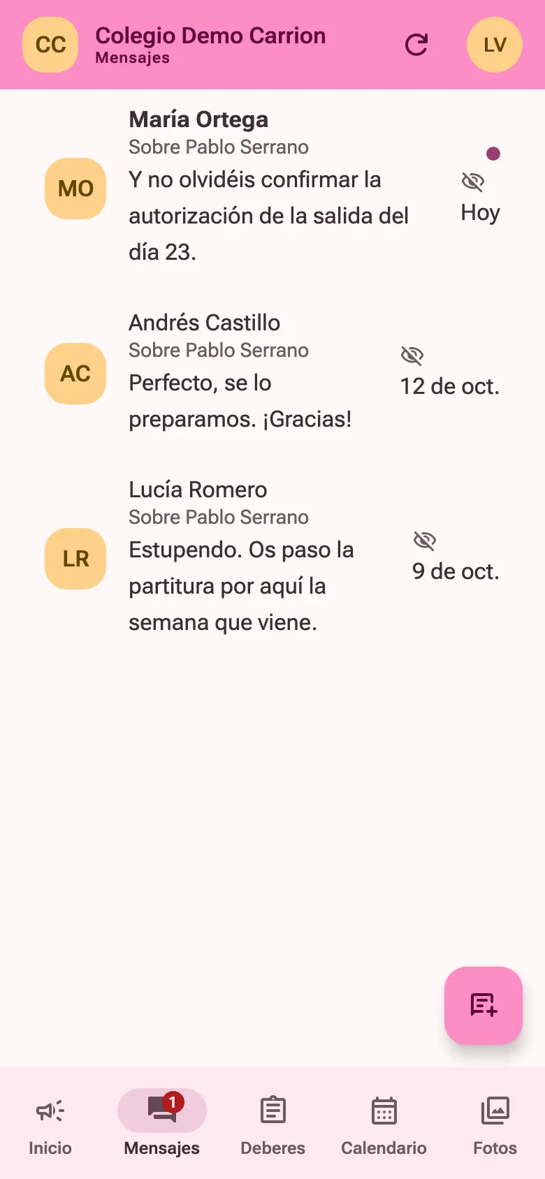 Los mensajes de una familia: tres conversaciones con el profesorado, una sin leer, y un contador en la pestaña Mensajes.