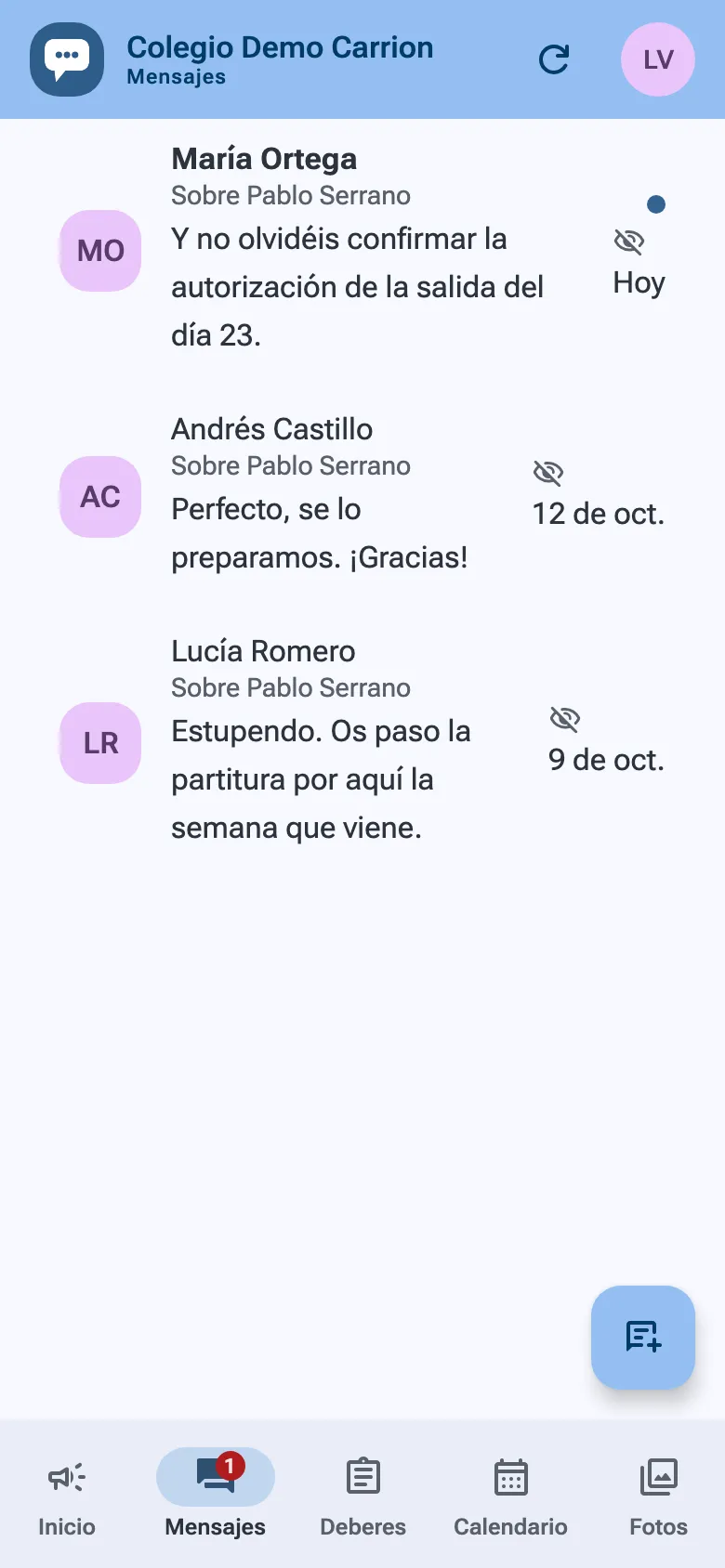 Los mensajes de una familia: tres conversaciones con el profesorado, una sin leer, y un contador en la pestaña Mensajes.